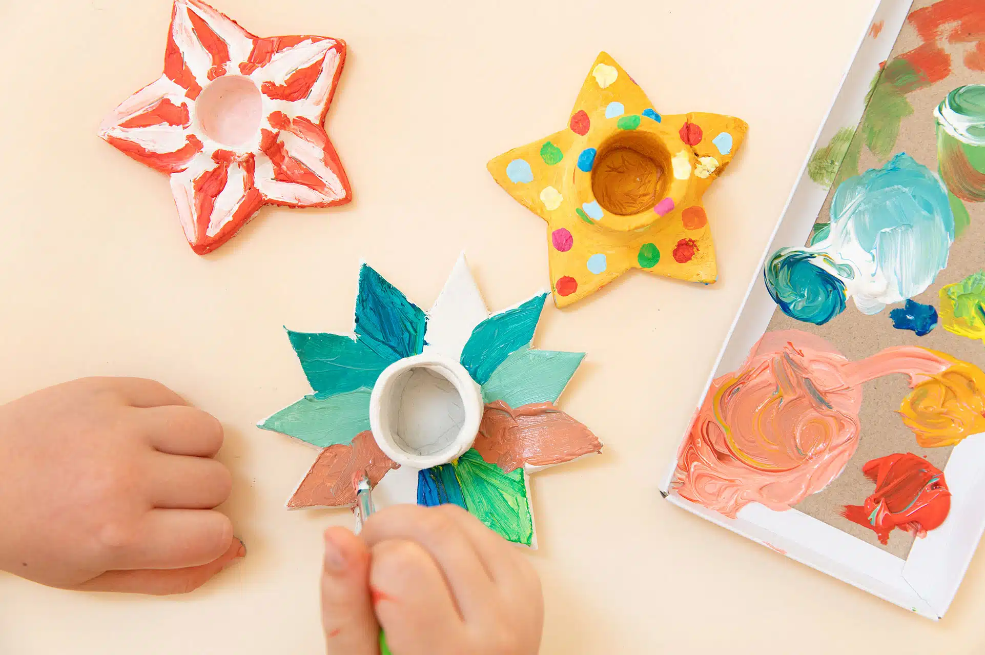 LoLA Glorious Gifts Art Projects for Children